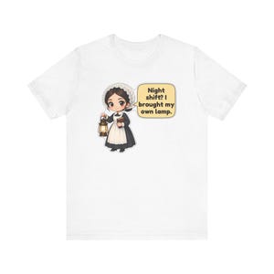 Florence Nightingale Shirt, Nurse Gift, Night Shift? I Brought My Own Lamp, Tee for Nursing Students, Nurses Week and Graduation imagem 12