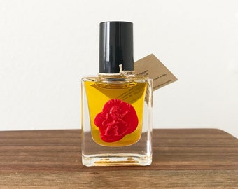 The Red Lion natural perfume with notes of exotic spices, incense and wood