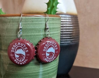 Brauerei Bierdeckel-Ohrring, Kastanienbrauner Deckel-Ohrringe, Rote Bierdeckel-Ohrringe, Geschenk für Bierliebhaber, Barkeeper Geschenke, Spaß Geschenke Ohrring