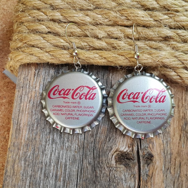 Boucles d'oreilles bouchon de bouteille de coca-cola, boucles d'oreilles bouchon de bouteille de soda, boucles d'oreilles coca, boucles d'oreilles coca recyclé, boucles d'oreilles bouchon en argent, bijoux coca-cola, coca