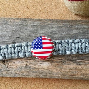 American Flag Bottle Cap Bracelet, USA Flag Bottle Cap, Paracord Bracelet, Patriotic Wear, Fourth of July, Gift for everyone, American Flag Bild 5
