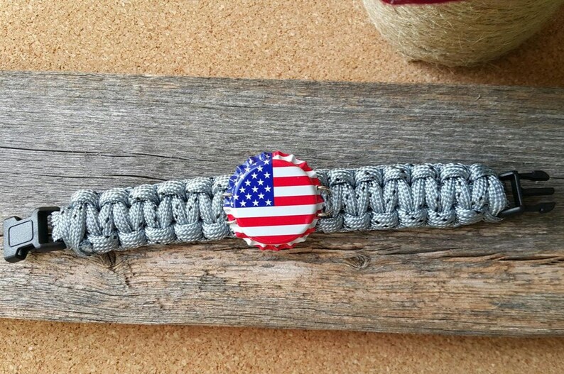 American Flag Bottle Cap Bracelet, USA Flag Bottle Cap, Paracord Bracelet, Patriotic Wear, Fourth of July, Gift for everyone, American Flag Bild 5