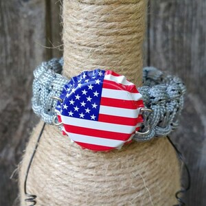 American Flag Bottle Cap Bracelet, USA Flag Bottle Cap, Paracord Bracelet, Patriotic Wear, Fourth of July, Gift for everyone, American Flag Bild 3