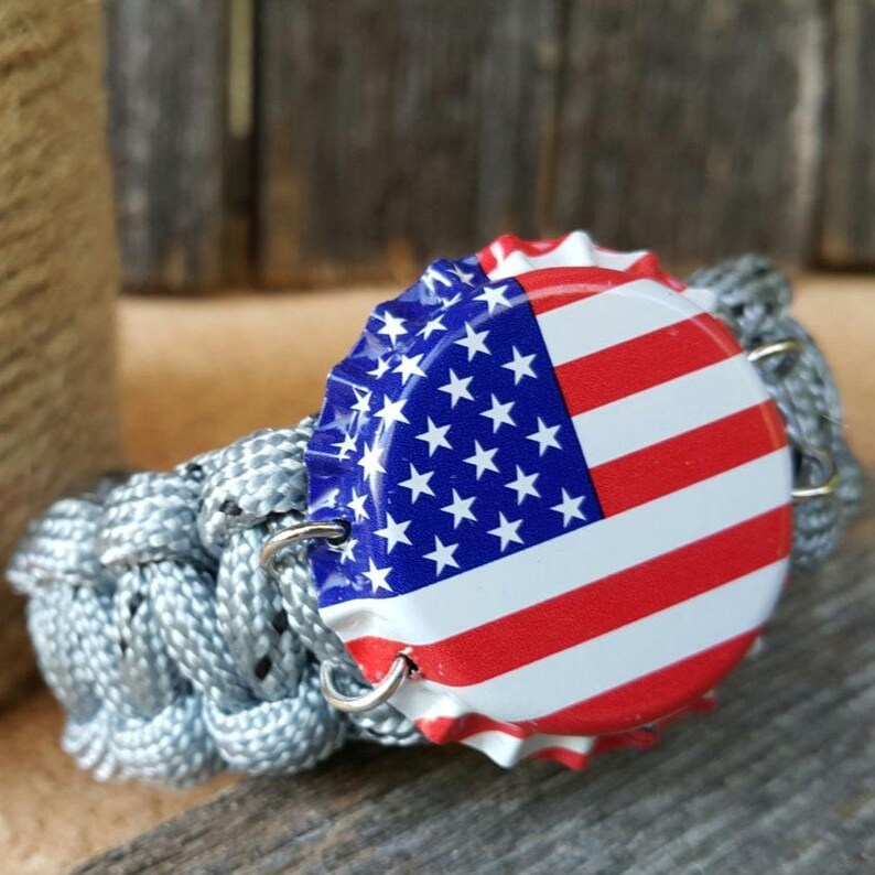 American Flag Bottle Cap Bracelet, USA Flag Bottle Cap, Paracord Bracelet, Patriotic Wear, Fourth of July, Gift for everyone, American Flag Bild 2