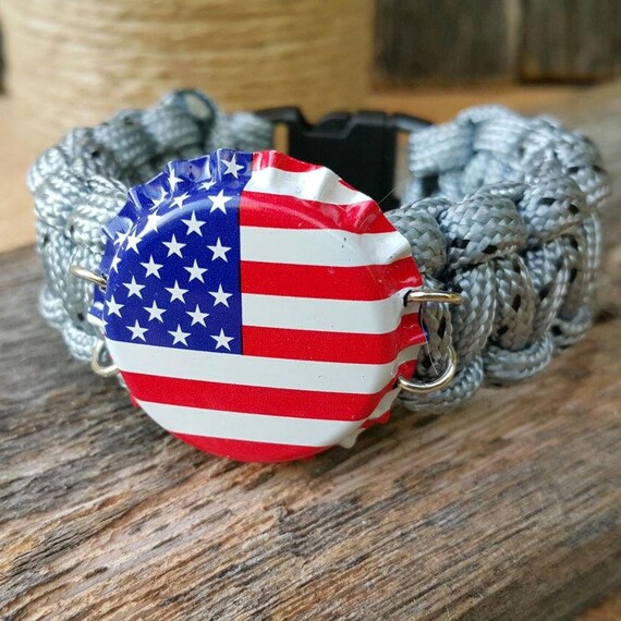 American Flag Bottle Cap  Bracelet, USA Flag Bottle Cap, Paracord Bracelet, Patriotic Wear, Fourth of July, Gift for everyone, American Flag