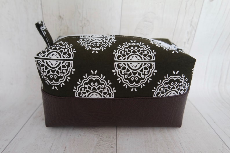 Screen printed large makeup / cosmetic / wash / travel bag imagem 1