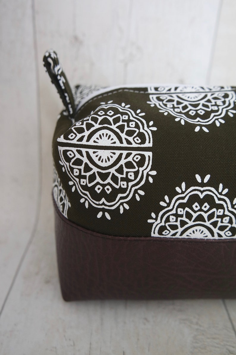 Screen printed large makeup / cosmetic / wash / travel bag imagem 2