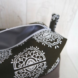 Screen printed large makeup / cosmetic / wash / travel bag imagem 7