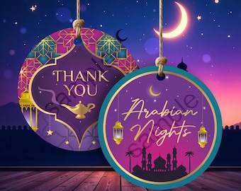 Peut inclure: Deux étiquettes rondes de remerciement violettes et turquoise avec des accents dorés. Une étiquette dit "Merci" avec une lampe à genie et l'autre étiquette dit "Nuits arabes" avec une silhouette d'une mosquée.