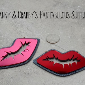 Colgante acrílico Large Mirror Lips - 55mm x 100mm - Rojo sobre Negro o Rosa sobre negro - 2.5 in x 4 in