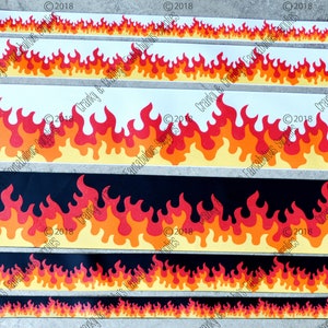 x Serigrafia fiamme su bianco o nero - Stampa a inchiostro con glitter - Nastro stampato da designer statunitense - 3 misure: 7/8 pollici, 1,5 pollici o 3 pollici - 1 iarda