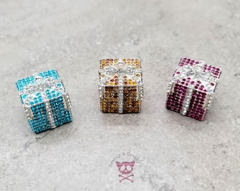 v PP 3D Wrapped Gift Rhinestone Pendant -  28mm x 22mm x 22mm - Holiday, Christmas