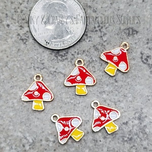 Charm set of 4 Red Mushroom  - 15mm x 14mm - Enamel