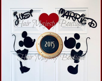 Silhouette Mickey and Minnie Kissing Magnets For Cruise Door