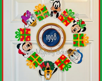 Fab Friends Christmas Magnet Wreath for Cruise Door