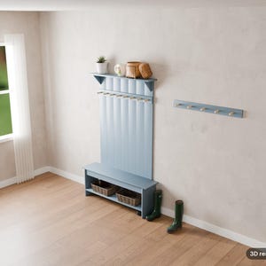 Peut inclure: Un meuble d'entr&eacute;e bleu clair avec un banc, des panneaux verticaux et une &eacute;tag&egrave;re sup&eacute;rieure contenant une petite plante et des paniers tress&eacute;s. Sous le banc se trouvent deux paniers de rangement. Un porte-manteau mural assorti est fix&eacute; &agrave; droite.