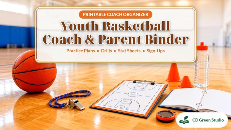 Puede incluir: Un organizador imprimible titulado Youth Basketball Coach & Parent Binder con el texto Practice Plans, Drills, Stat Sheets, Sign-Ups. Incluye un bal&oacute;n de baloncesto, silbato, portapapeles con diagrama de cancha, conos, botella de agua y un cuaderno abierto.