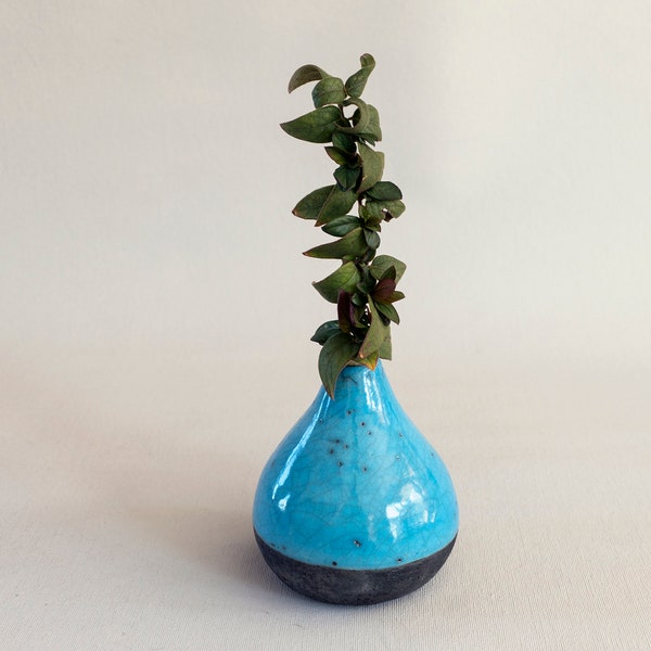 Céramique faite main, Vase de fleurs en bouton, En forme de goutte, Cuisson raku, Fumé bleu noir, Décoration artistique, Cadeau artistique élégant, Unique en son genre (Vb)
