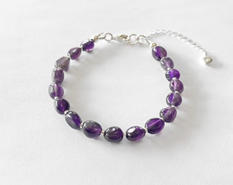 Bracelet with purple Amethyst gemstone beads. Clasp & beads: 925 silver. Stackable, minimalist, dainty, delicate, Boho, Bohemian, simple.