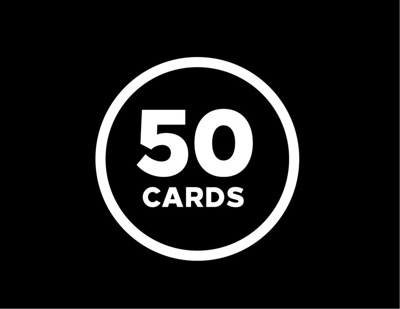Op de afbeelding: Een witte cirkel op een zwarte achtergrond. De cirkel bevat het getal 50 en de tekst "CARDS" in wit.