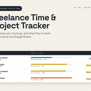 Könnte beinhalten: Eine digitale Freelance Time & Project Tracker Tabellenvorlage mit dem Text 'A READY-MADE UTILITY TOOL', 'NO. 005' und 'INSTANT DOWNLOAD'. Sie zeigt Projektnamen, Zeiterfassungsbalken und Statusbezeichnungen wie On track an.