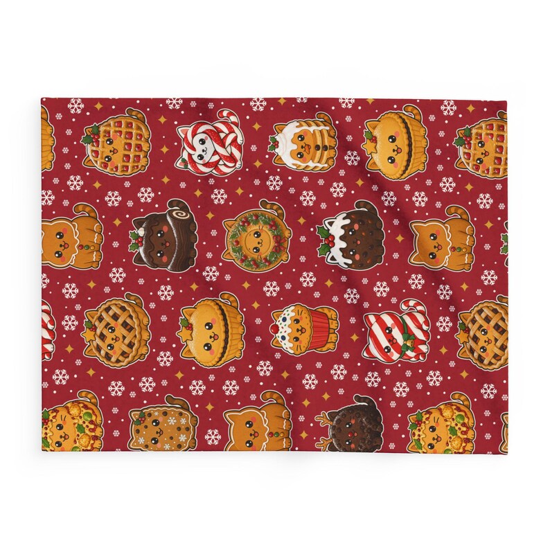 Couverture de Noël pour chats, adorables chats confectionnés à partir de gâteaux de Noël, plaid en polaire rouge, cadeau festif pour les amoureux des chats, couverture douillette pour canapé, imprimée au Royaume-Uni image 2