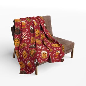 Couverture de Noël pour chats, adorables chats confectionnés à partir de gâteaux de Noël, plaid en polaire rouge, cadeau festif pour les amoureux des chats, couverture douillette pour canapé, imprimée au Royaume-Uni image 10