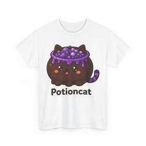 T-shirt met heksenkat voor Halloween, schattig T-shirt met heksenkat, kawaii T-shirt met heksenketel en toverdrank, unisex heksenachtig cadeau afbeelding 1