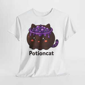 T-shirt met heksenkat voor Halloween, schattig T-shirt met heksenkat, kawaii T-shirt met heksenketel en toverdrank, unisex heksenachtig cadeau afbeelding 6