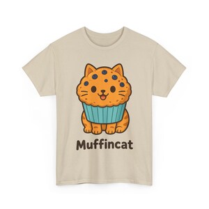 Blueberry Muffin Cat T-Shirt, Cottagecore Muffin Shirt, Baker Gift, Cute Foodie Cat Tee, Cat Lover Gift, Unisex Bakery Cat Shirt, Muffincat Bild 2