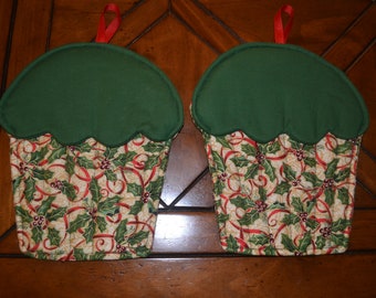 Christmas Cupcake Potholders: Holly Red Ribons with Green Frosting