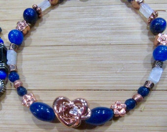Mother's Bracelet Blue and white gemstones with Rose Gold Heart Bead that has "Mom" on it. Let her see your love when she looks at her wrist