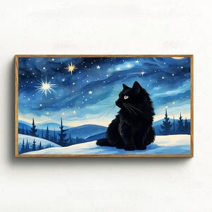 以下が含まれることがあります： 星空の下、雪景色の中に座る黒猫を描いた額入りのアートプリント。 アートワークは青と白の配色で、木製のフレームに入っています。
