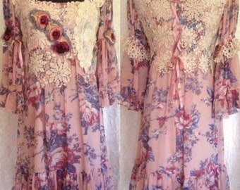 Vestido de noiva de chiffon floral rosa: renda boho e rosas de veludo (tamanho pequeno a médio)