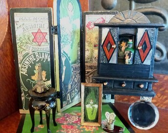 maison de poupée miniature, scène de bar à absinthe, armoire à boissons Art déco, paravent et ensemble d'accessoires. Échelle 1:12 Unique en son genre.