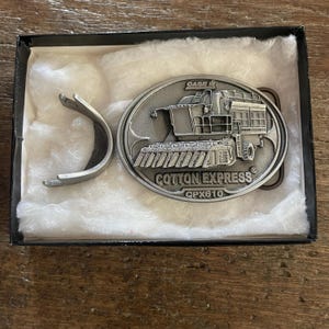 Vintage buckle Case International Harvester Cotton Pickers Express CPX610 pewter colored Belt Buckle with stand Limited edition of 300 2001