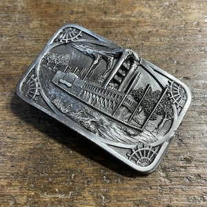 Vintage buckle riverboat paddle wheel boat design pewter colored belt buckle Siskiyou 1983