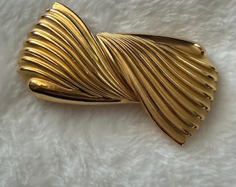 Vintage Paquette signed fan shell ribbed raised design two part gold tone belt buckle