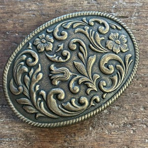 Vintage Floral and Vines Western themed chrome colored belt buckle