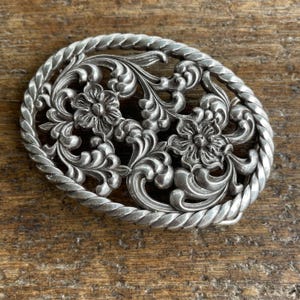 Vintage Floral and Vines Western themed chrome colored belt buckle