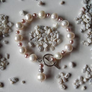 The Big White Pearl Bracelet