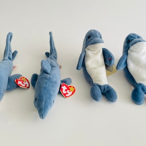 &quot;Delfin &quot;&quot;Echo&quot;&quot; & &quot;&quot;Waves&quot;&quot; und Hai &quot;&quot;Crunch&quot;&quot; Beanie Baby - RARE KORRI Farben - Delphin hat &quot;&quot;Waves&quot;&quot; Tags für den Schwarzwal, Tag Verwechslung.&quot;