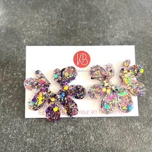 Glittery resin flower earrings – Colorful handmade costume jewelry – Original festive accessories – Gift idea for women