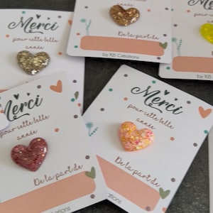 Pin's - carte personnalisée - annonce grossesse fête - mamie- maman - papa - cadeau personnalisé baptême anniversaire -cœur paillète