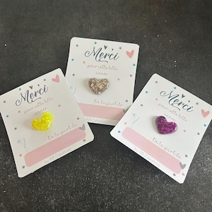 Pin's - carte personnalisée - annonce grossesse fête - mamie- maman - papa - cadeau personnalisé baptême anniversaire -cœur paillète