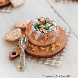 Puppenhaus Miniatur Gemüsesuppe im Laib Brot Schüssel