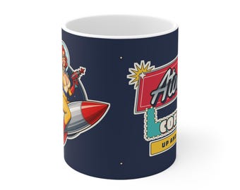 Taza Atomic Coffee Rocket Rider — Pin-up espacial de Up and Atom