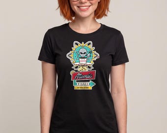 Camiseta con forma de platillo de café atómico — Camiseta retro alienígena Up and Atom