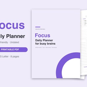 Könnte beinhalten: Ein druckbares Tagesplaner-Dokument mit dem Titel Focus Daily Planner for busy brains. Das Layout zeigt violetten Text und grafische Akzente auf hellem Hintergrund, einschließlich Abschnitten für Aufgaben, Brain-Dumps und Zeitblöcke.