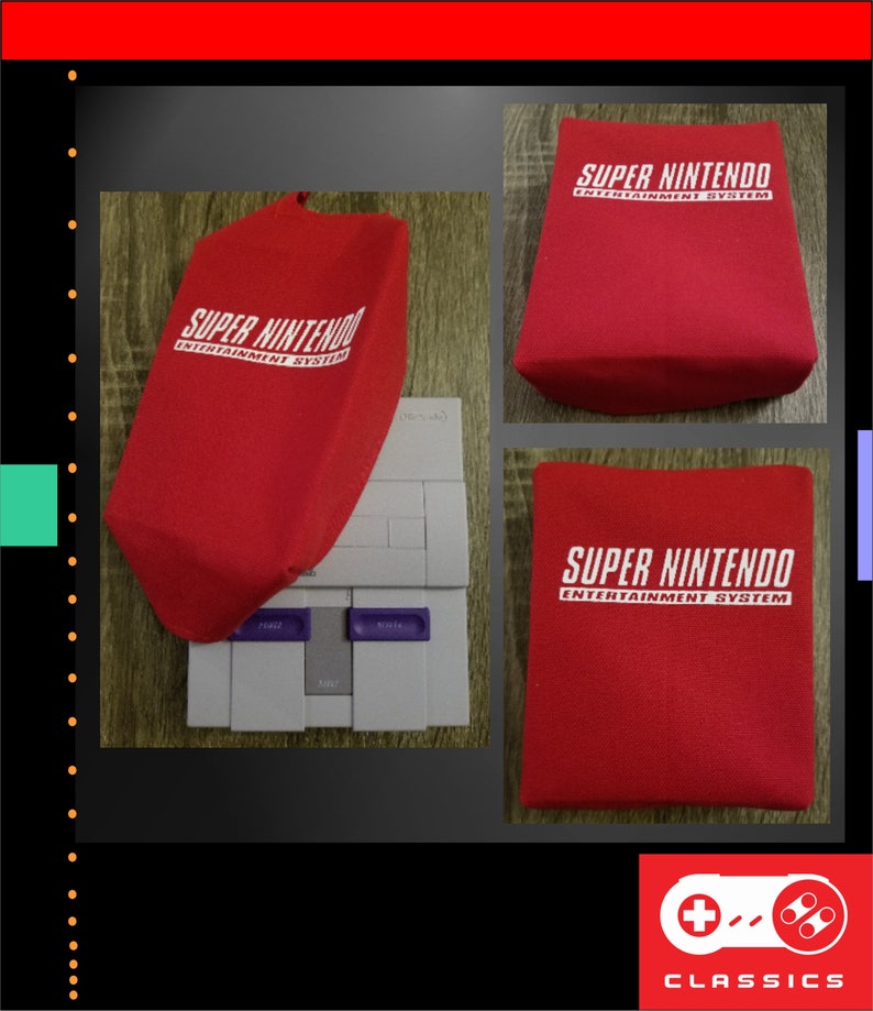 Op de afbeelding: Rode stoffen hoes met de tekst "SUPER NINTENDO ENTERTAINMENT SYSTEM" in het wit. De hoes wordt in meerdere weergaven getoond, waaronder een die een grijze Super Nintendo console bedekt. De afbeelding bevat ook een "CLASSICS" logo.